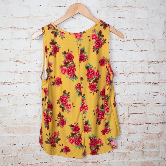 Floral tank with attached necklace - Picture 2 of 3